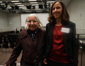 Gudrun Müller, ex colona y testigo de su época conversando con Dorothee Wein (FU Berlin, entrevistadora)